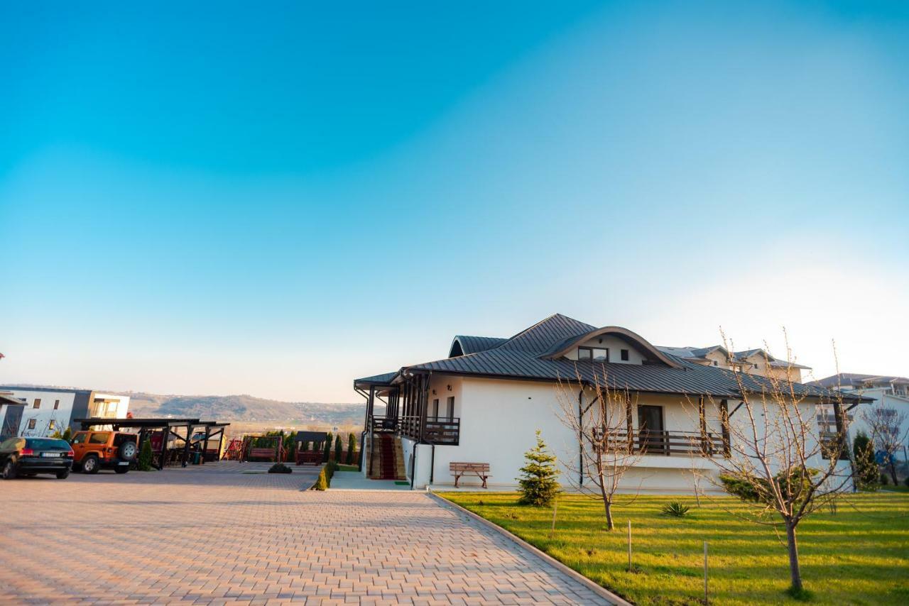 Tango Margo Hotel Valea Lupului  Exterior photo